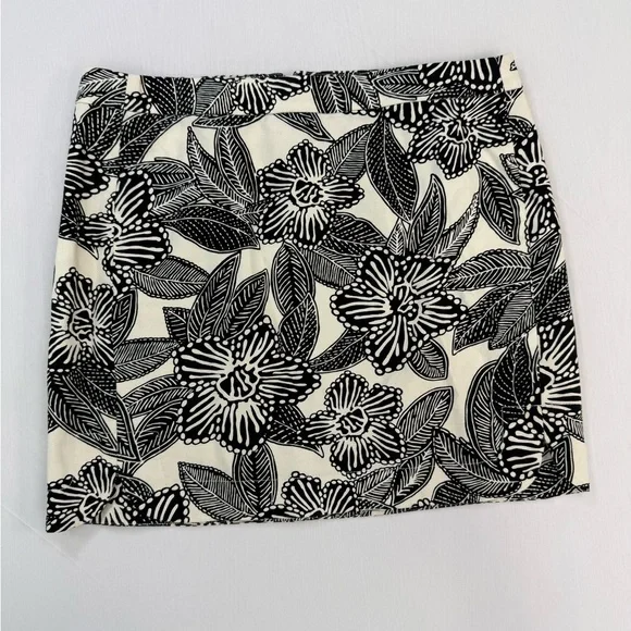 J.CREW BLACK AND CREAM SKIRT. Preloved, excellent condition. - Picture 2 of 4